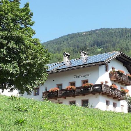 Gruppenhaus Thalackerhof Brunico Bagian luar foto