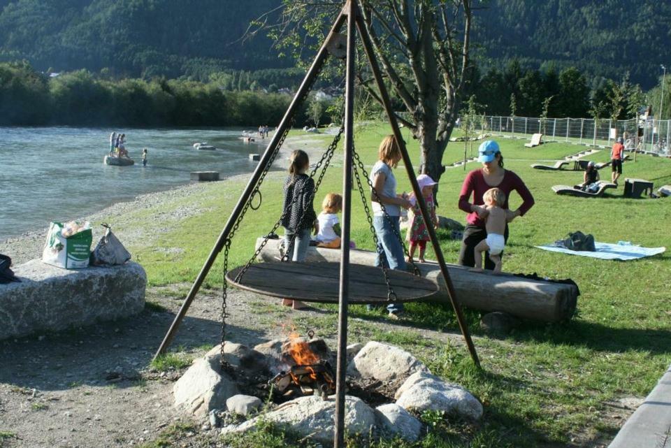 Gruppenhaus Thalackerhof Brunico Bagian luar foto